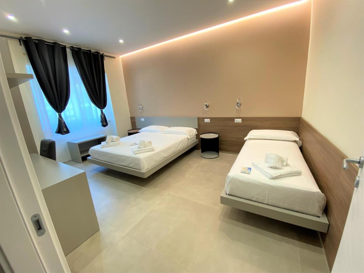 Levante Apartment And Room Bari Exterior foto
