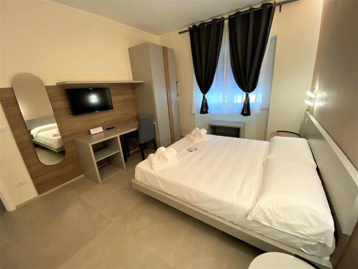 Levante Apartment And Room Bari Exterior foto