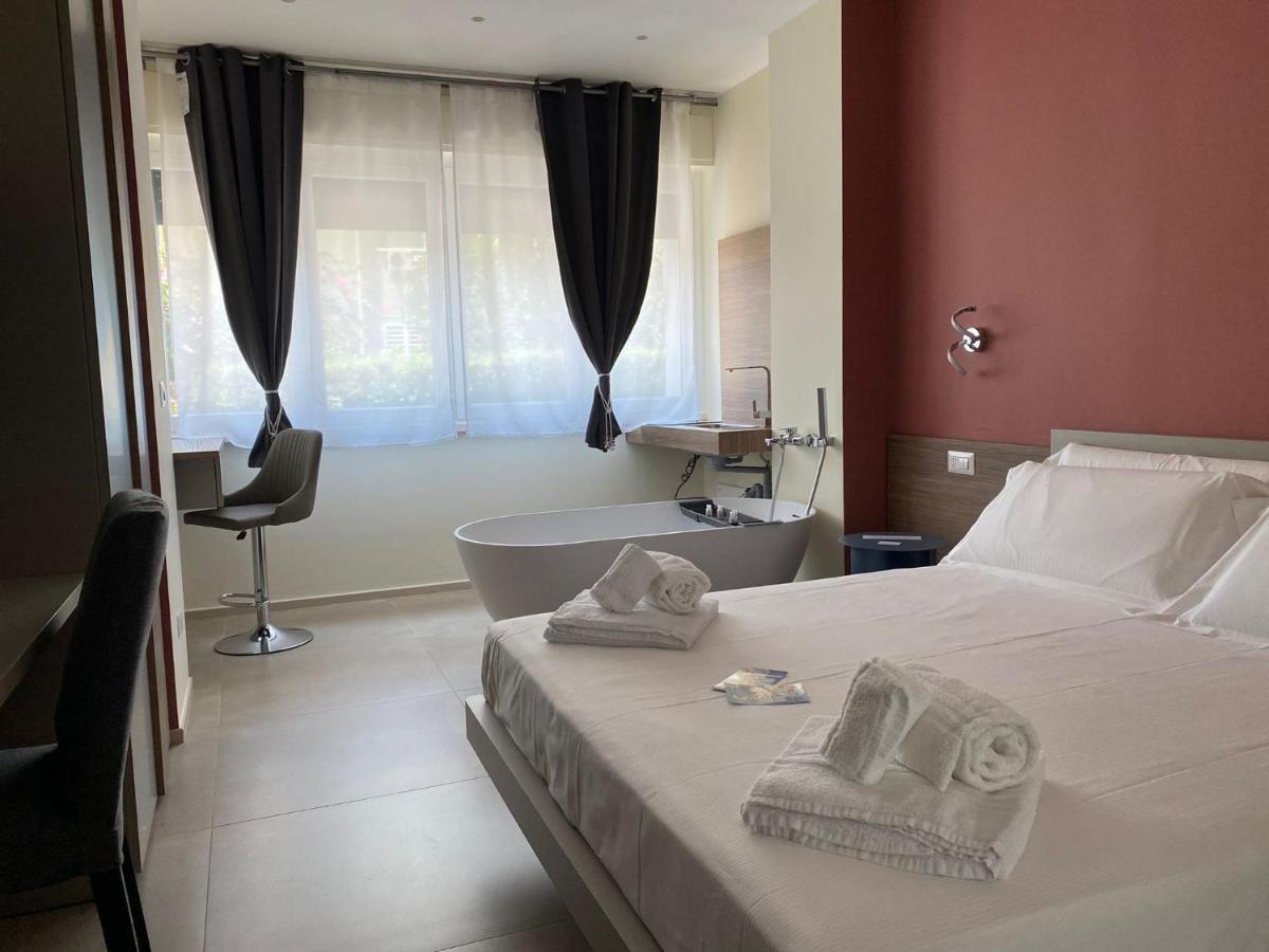 Levante Apartment And Room Bari Exterior foto